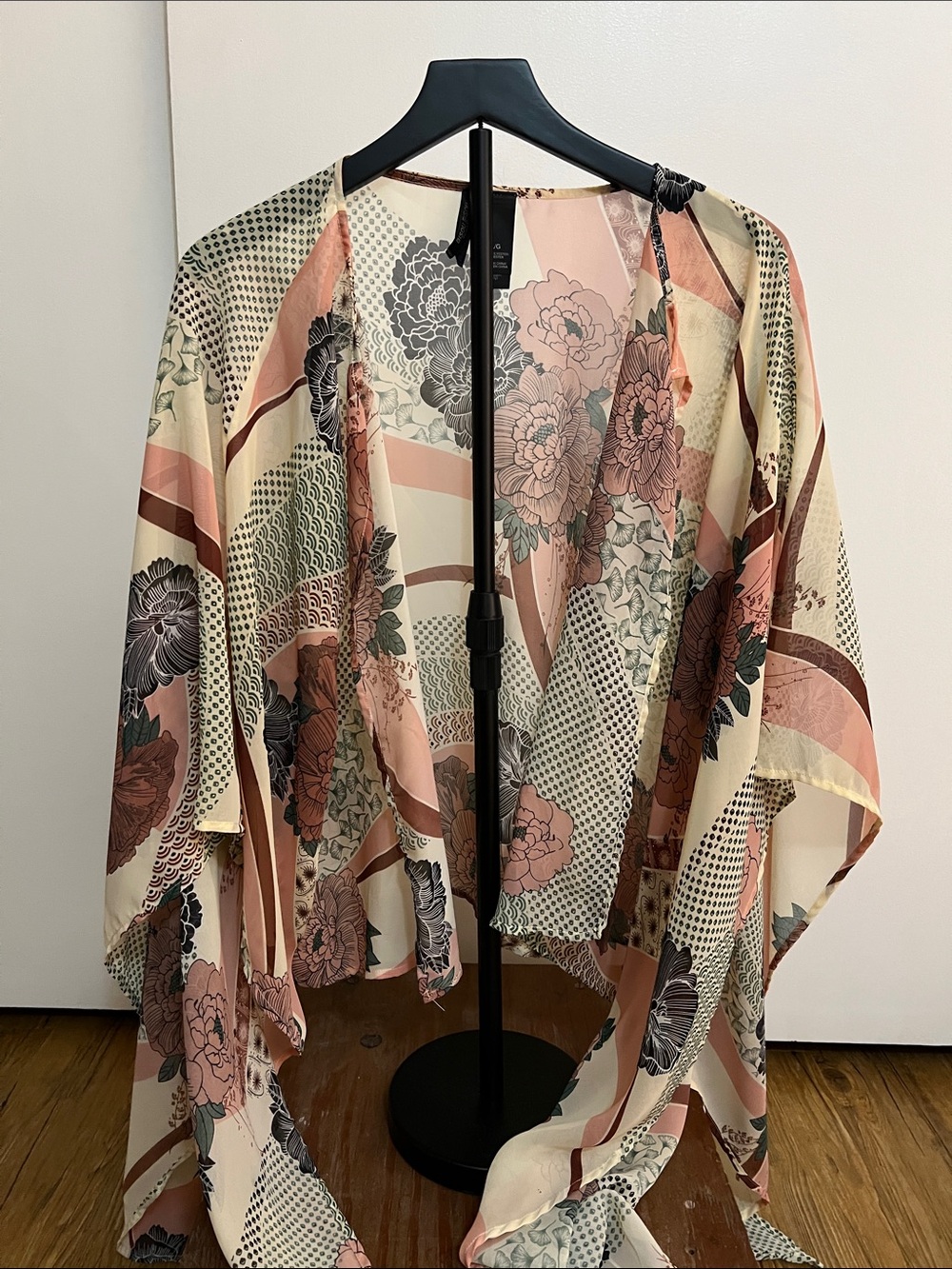 Bisou Bisou Pink Cream Floral Sheer Kimono Top